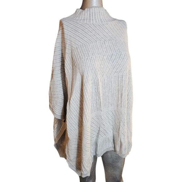 Banana Republic Light Grey Knit Poncho - Picture 3 of 10